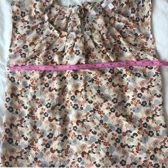 LC Lauren Conrad Ivory Floral Pleated Top - Picture 8 of 9